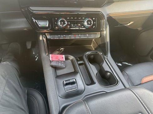 Used 2024 GMC Sierra 2500 AT4 w/ AT4 Premium Plus Package AWD/4WD image 27