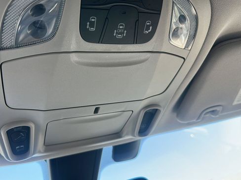 Used 2019 Chrysler Pacifica Limited FWD image 36
