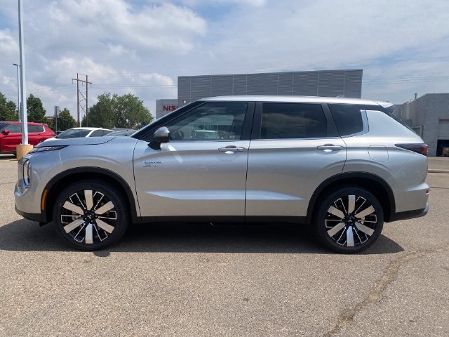 New 2026 Mitsubishi Outlander SE AWD/4WD image 2