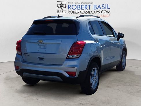 Used 2022 Chevrolet Trax LT w/ LT Convenience Package image 5