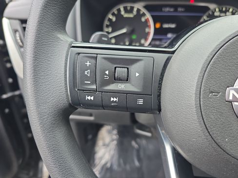 Used 2023 Nissan Rogue SV FWD image 16