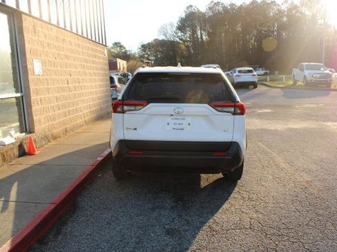 Used 2020 Toyota RAV4 LE FWD image 6