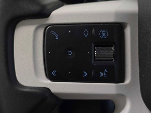 Used 2025 Land Rover Defender 90 X-Dynamic SE image 27