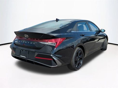 New 2026 Hyundai Elantra SEL Sport Premium FWD image 5