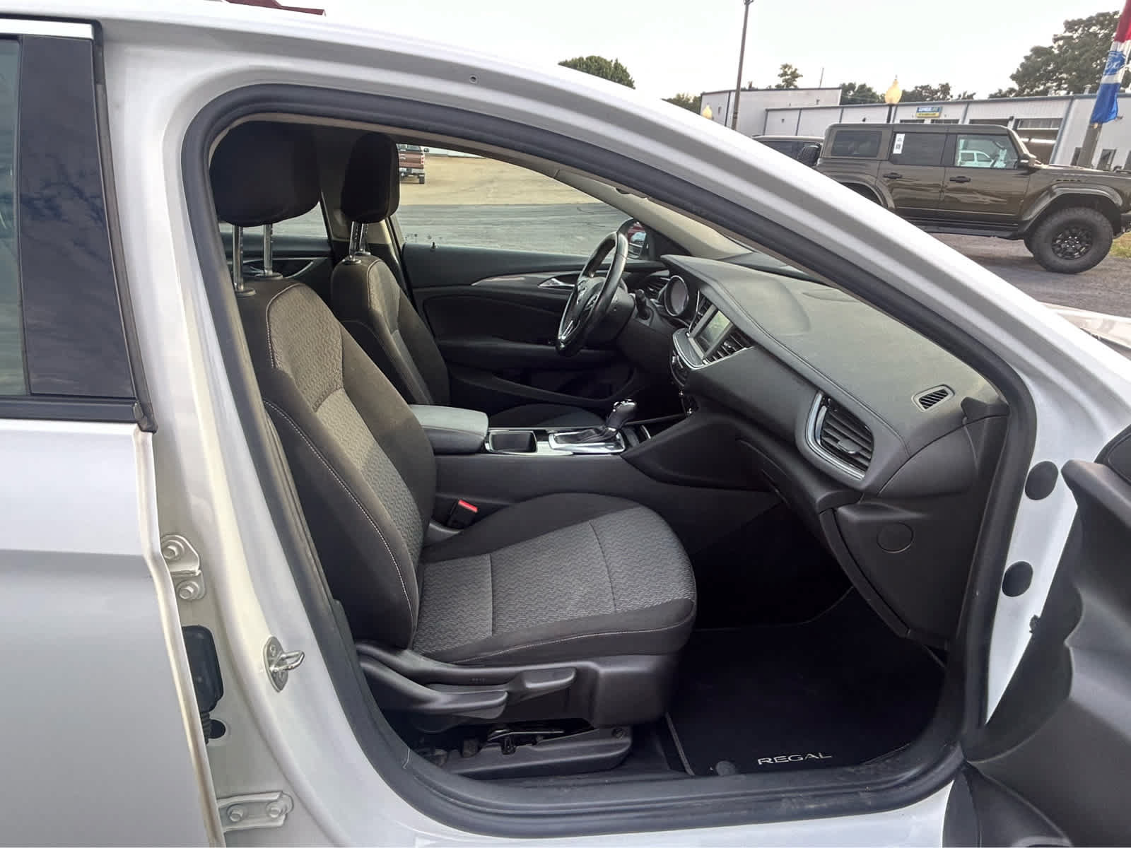 Used 2019 Buick Regal Preferred FWD image 13