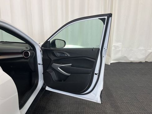 Used 2024 Chevrolet Trax RS w/ Driver Confidence Package image 19