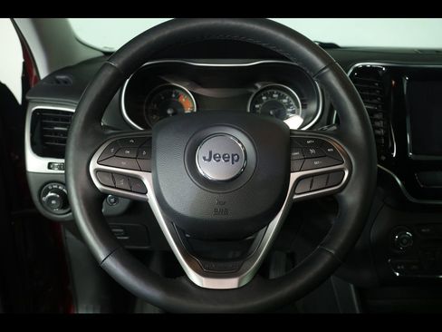 Used 2019 Jeep Cherokee Limited image 24