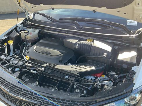 Used 2020 Chrysler Pacifica Touring-L image 24