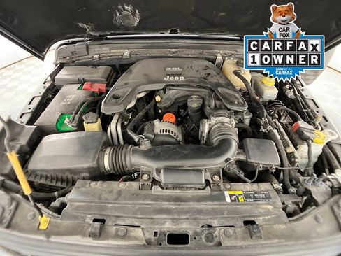 Used 2018 Jeep Wrangler Unlimited Sahara image 33