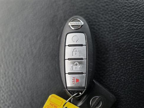 Used 2018 Nissan Titan SL w/ Midnight Edition image 95