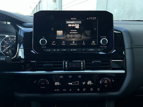 Used 2025 Nissan Pathfinder SV image 27