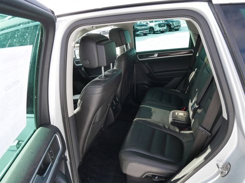 Used 2013 Volkswagen Touareg VR6 image 10