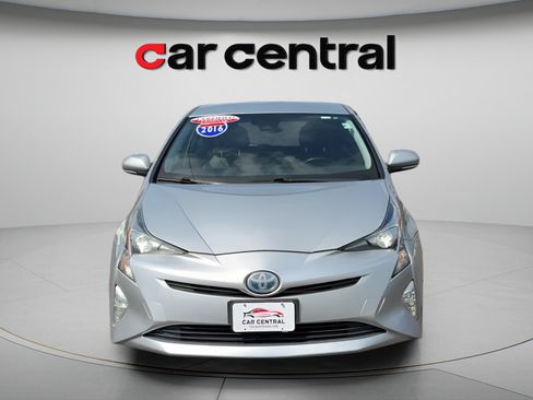 Used 2016 Toyota Prius Three Touring FWD image 8