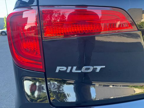 Used 2017 Honda Pilot Elite image 13