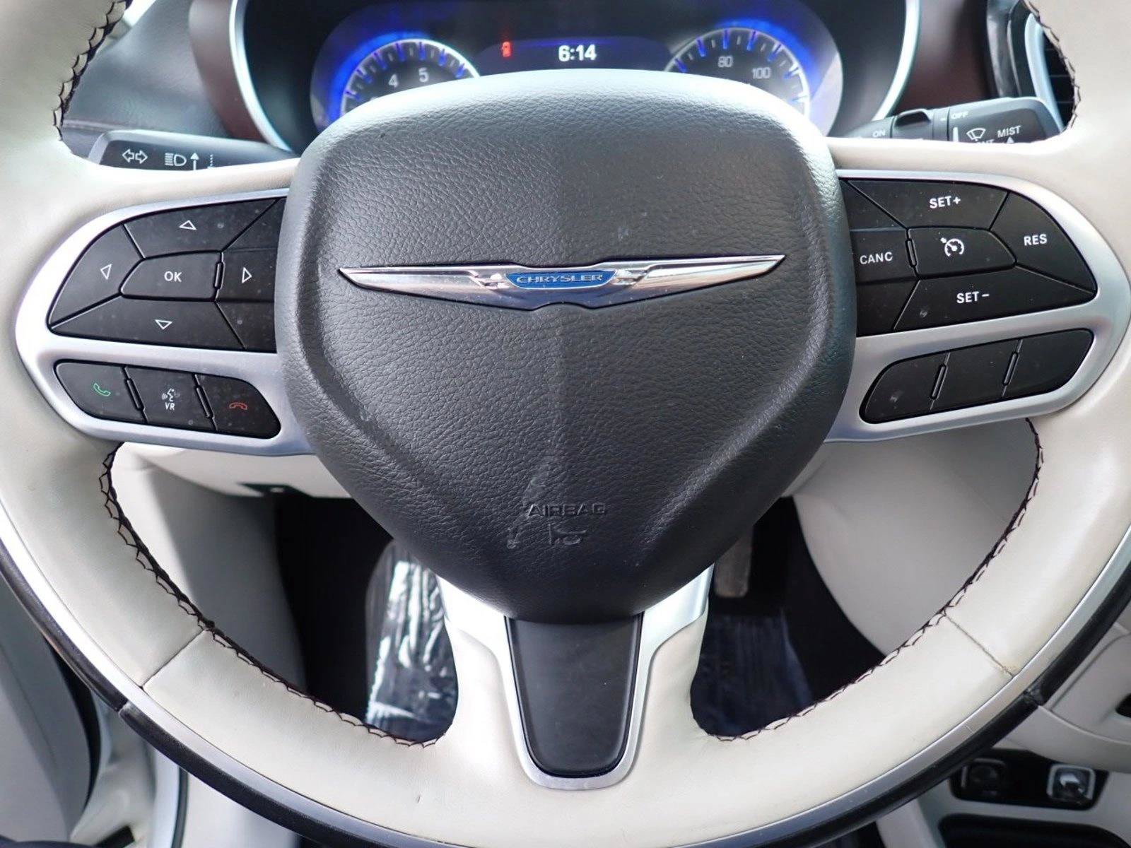 Used 2020 Chrysler Pacifica Limited FWD image 21