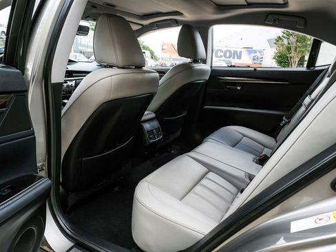 Used 2018 Lexus ES 350 w/ Ultra Luxury Package FWD image 38