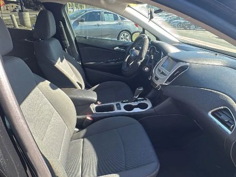 Used 2017 Chevrolet Cruze LS image 10