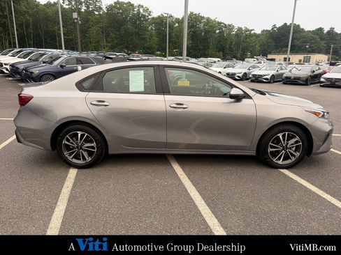 Used 2024 Kia Forte LXS w/ LXS Technology Package FWD image 9