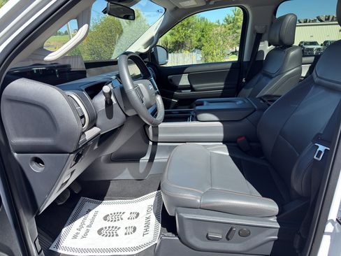 Used 2025 Ford Expedition Active AWD/4WD image 16