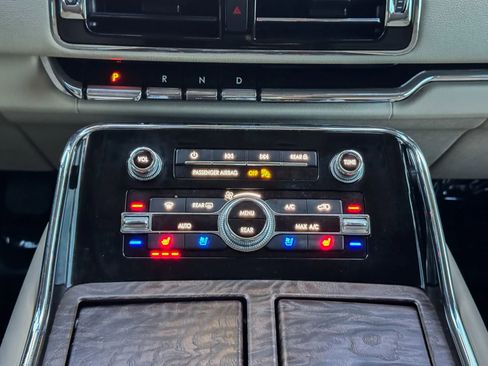 Used 2018 Lincoln Navigator Reserve w/ Technology Package image 33