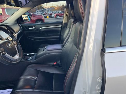 Used 2019 Toyota Highlander image 19