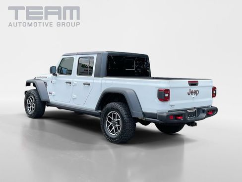 Used 2024 Jeep Gladiator Rubicon w/ Technology Group AWD/4WD image 5