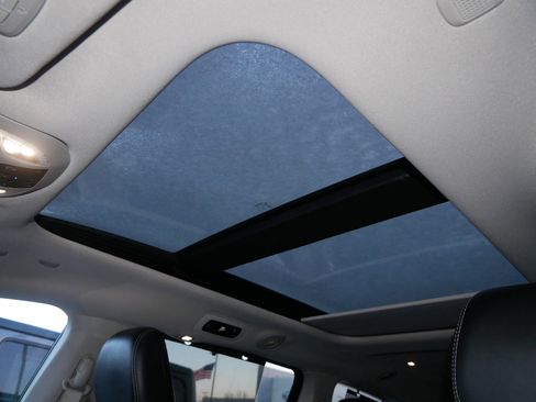 Used 2023 Chrysler Pacifica Limited image 33