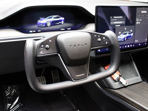 Used 2023 Tesla Model S AWD image 23