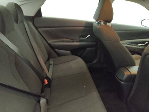 Used 2021 Hyundai Elantra SE FWD image 19