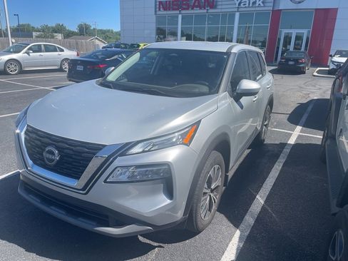 Used 2023 Nissan Rogue SV AWD/4WD image 2