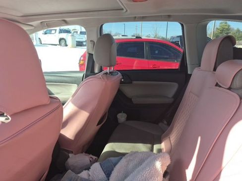 Used 2015 Subaru Forester 2.5i Limited image 9