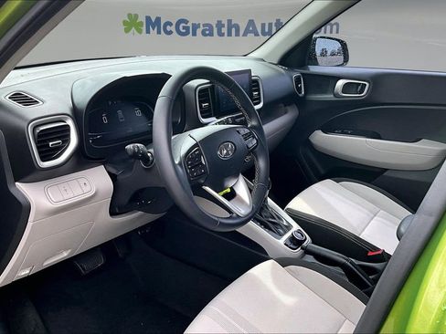 Used 2023 Hyundai Venue SEL FWD image 15