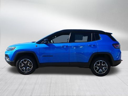 Used 2025 Jeep Compass Trailhawk w/ Trailhawk Elite Group AWD/4WD image 4