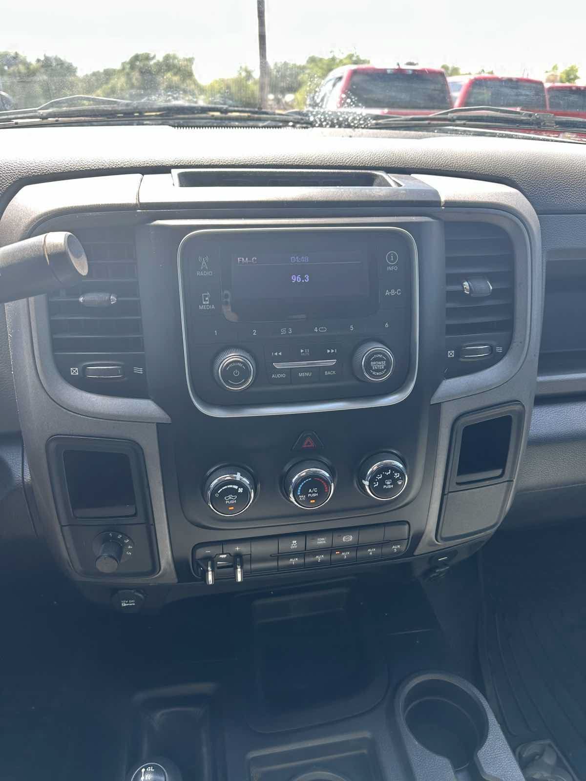 Used 2015 RAM 3500 Tradesman w/ Chrome Appearance Group AWD/4WD image 9