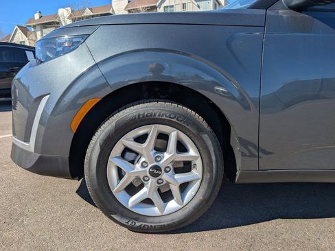 Certified 2025 Kia Soul LX image 11