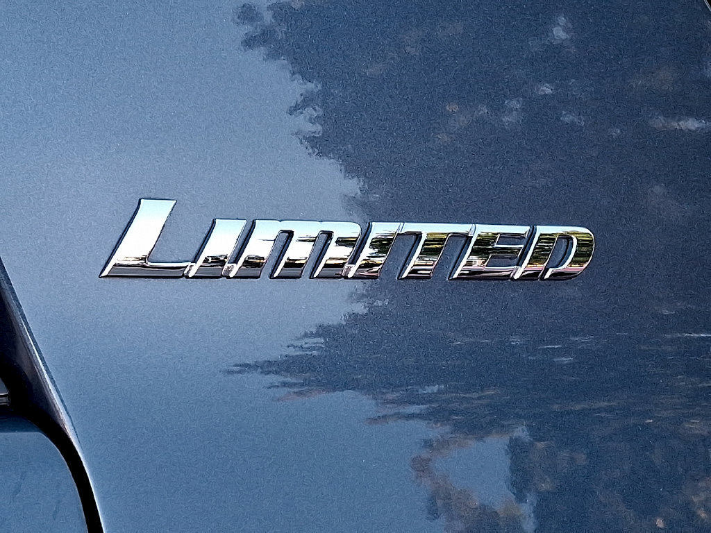 Used 2013 Toyota 4Runner Limited AWD/4WD image 9