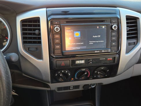 Used 2014 Toyota Tacoma PreRunner image 19