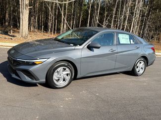 New 2026 Hyundai Elantra SE video 2