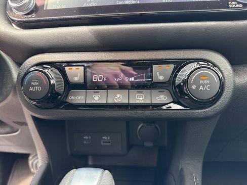 Used 2023 Nissan Kicks SR w/ SR Premium Package FWD image 15