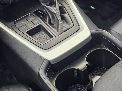 Used 2020 Toyota RAV4 XLE Premium image 33