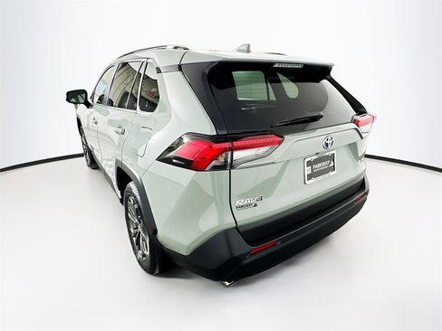 Certified 2022 Toyota RAV4 XLE Premium image 5