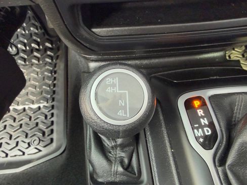 Used 2019 Jeep Wrangler Unlimited Sport AWD/4WD image 9