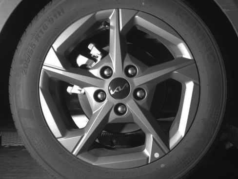 Used 2025 Kia K4 FWD image 15