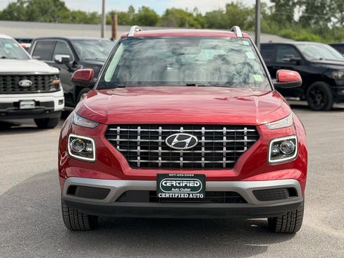 Used 2023 Hyundai Venue Limited FWD image 2