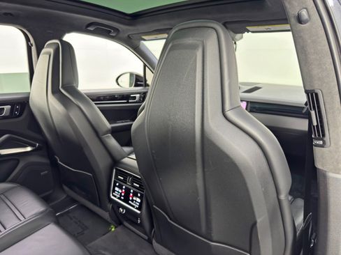 Used 2021 Porsche Cayenne Turbo S AWD/4WD image 39
