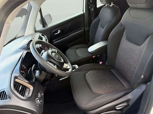 Used 2023 Jeep Renegade Latitude AWD/4WD image 13