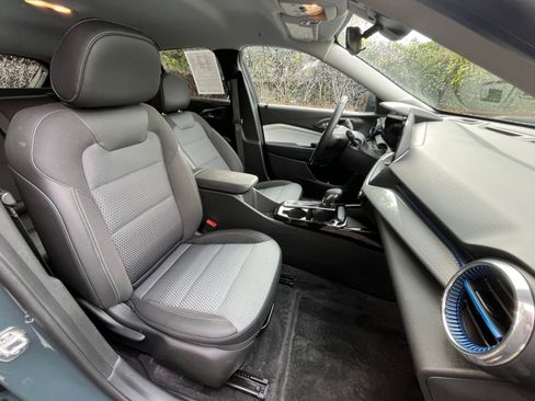 Used 2025 Chevrolet Trax LT w/ LT Convenience Package image 34