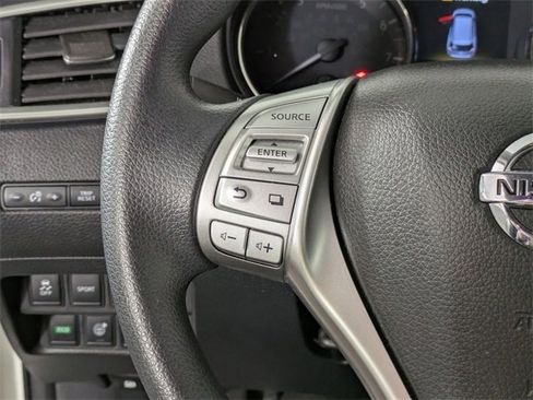 Used 2015 Nissan Rogue SV w/ SV Premium Package image 18