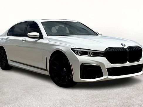 Used 2022 BMW 740i w/ M Sport Package image 13