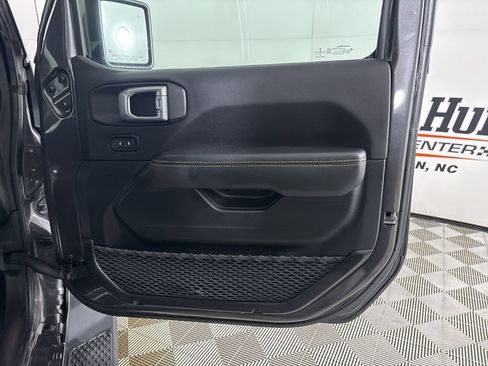 Used 2021 Jeep Gladiator Overland image 28